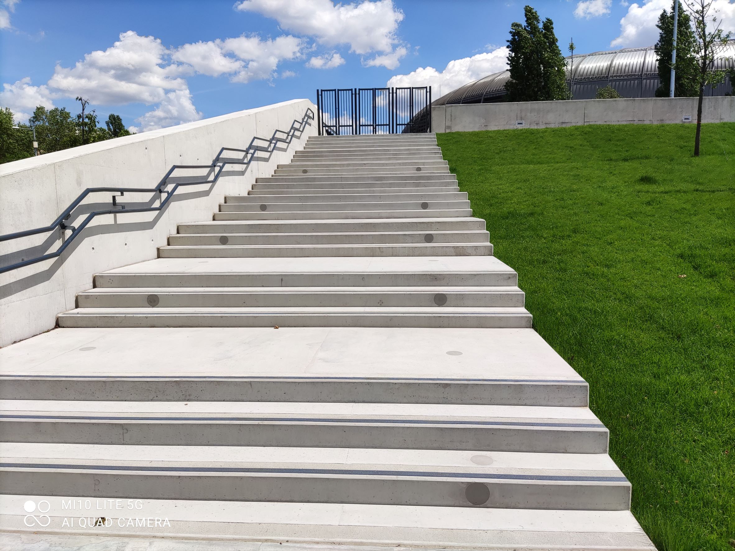 szoborpark-puskas-arena-gyarto-hard-concrete-kft--sodingen-sablon-csuszasgatlo-lepcso